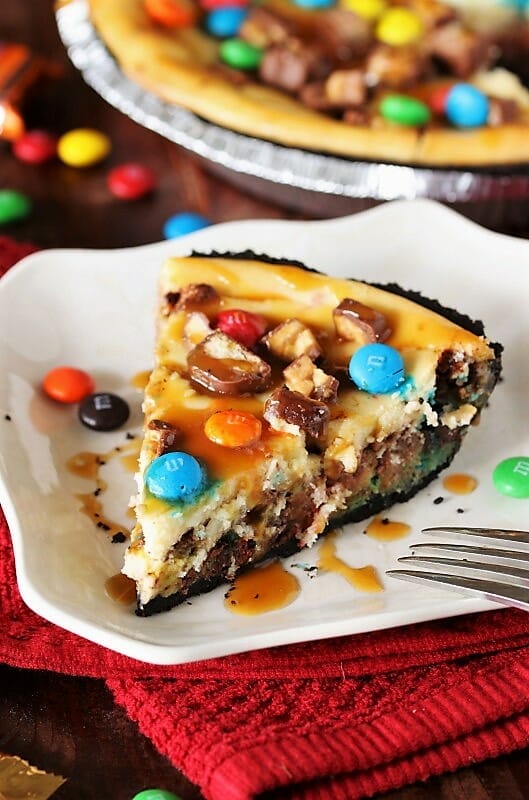 Candy Bar Cheesecake Pie | The Kitchen is My Playground