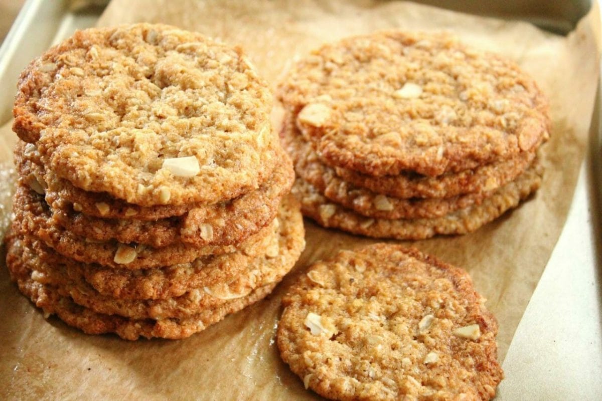 Oatmeal, coconut and almond cookies