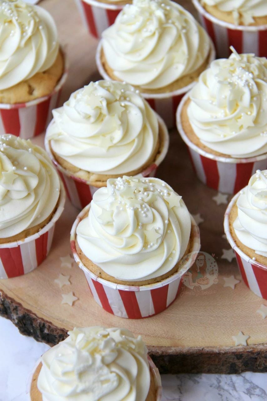 White Chocolate Cupcakes! - Jane's Patisserie