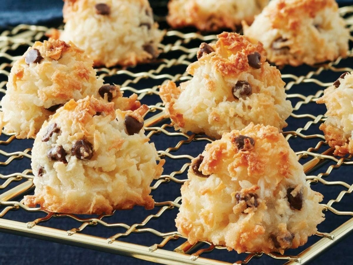 Clean Coconut Macaroons with Chocolate Chips